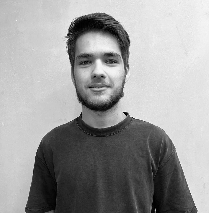 Сотрудник Шер